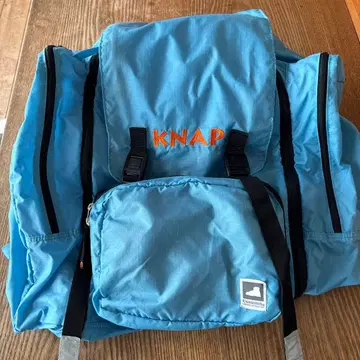 KNAP 백팩 스카이블루 프론트 포켓 부착