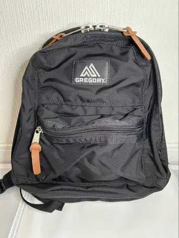 GREGORY 블랙 백팩 프론트 포켓 부착