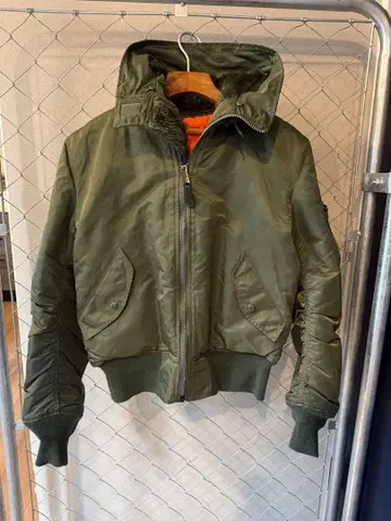 알파 인더스트리 후드 MA-1 플라이트 자켓