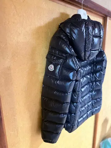 새상품급 MONCLER 블랙 다운 자켓 사이즈 3 (L 사이즈)
