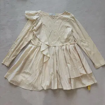 셀포드 숄더프릴 페플럼 티셔츠 크림 36 클리닝 완료