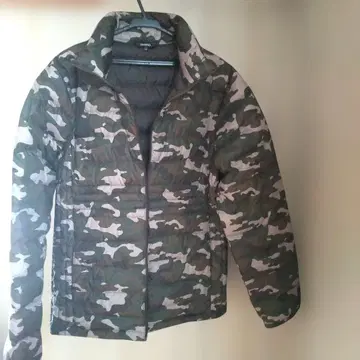 USTRAD 카모플라쥬 중면 다운 자켓 LL 사이즈
