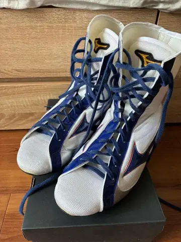 미즈노 하이컷 신발 화이트/네이비