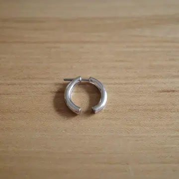 MARIA BLACK BROKEN 실버 후프 귀걸이 (한쪽용)