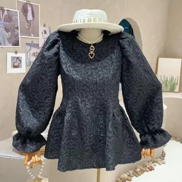 새상품 블랙 프릴 페플럼 상의