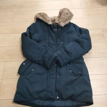 Abercrombie & Fitch 후드 부착 다운 자켓 S 사이즈