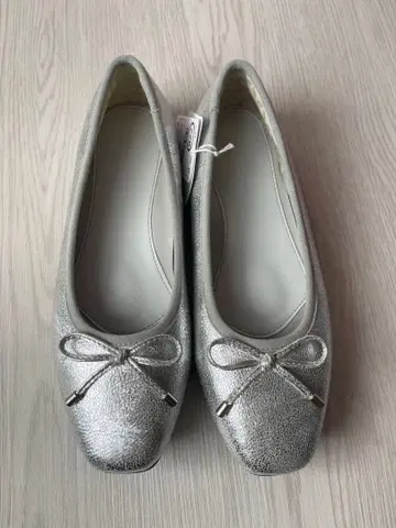 후와라쿠 실버 플랫슈즈 22.0cm