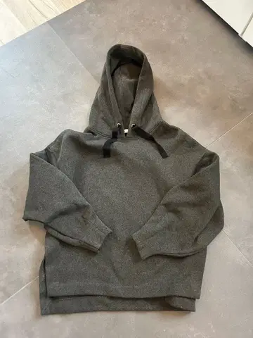 트로와 카키 후드티