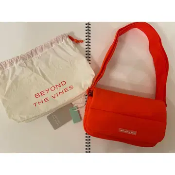 BEYOND THE VINES 오렌지 숄더백