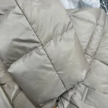 미사용 새상품 23구 라이트 베이지 다운 자켓 38