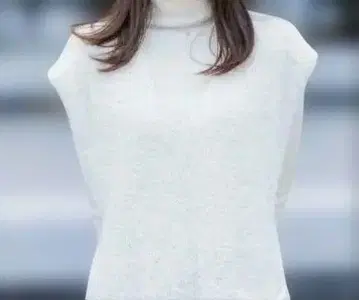 SLOBE 이에나 화이트 V넥 베스트
