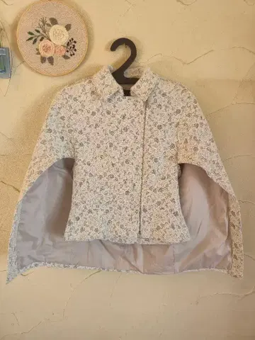BCBG 케이프 레이스 코트 고급