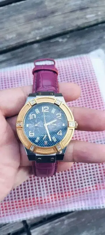 GUESS 아날로그 크로노그래프 시계 골드