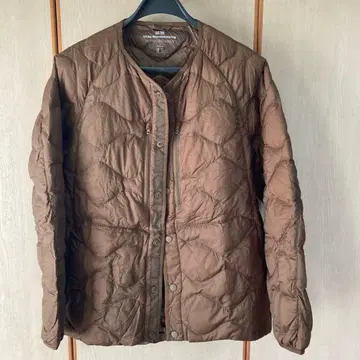 UNIQLO 화이트 마운티니어링 다운 자켓 M
