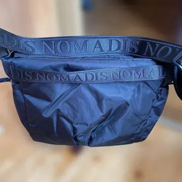 NOMADIS 블랙 숄더백