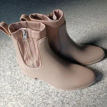 브라운 지퍼 달린 숏부츠 레인부츠