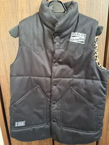 Hurley 블랙 퀼팅 베스트