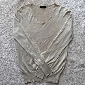 BOSCH 얇은 소재 V넥 니트 크림색 실크 캐시미어 사이즈 38