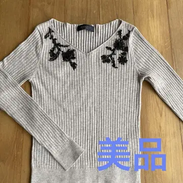 새상품급 JUSGUTTY 비즈 자수 V넥 스웨터