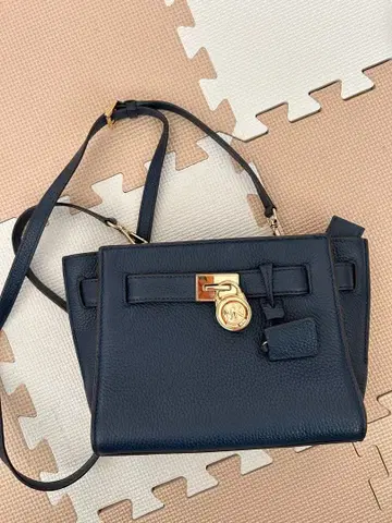 MICHAEL KORS 네이비 숄더백