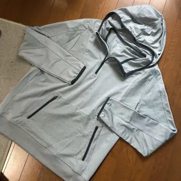 언더아머 라이트 그레이 후드 부착 후드티
