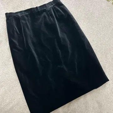 블랙 벨벳 미디 스커트