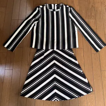 ZARA WOMAN 긴팔 스트라이프 상의 스커트 셋업