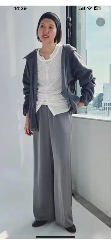 레이스 무늬 탱크탑 그레이
