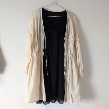 블랙 튜닉 & 오렌지 겉옷