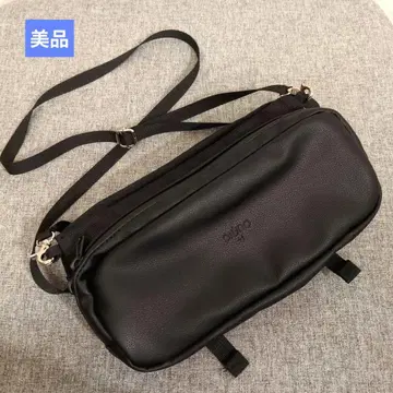 PIUNO 새상품급 블랙 숄더백 보틀 사코슈