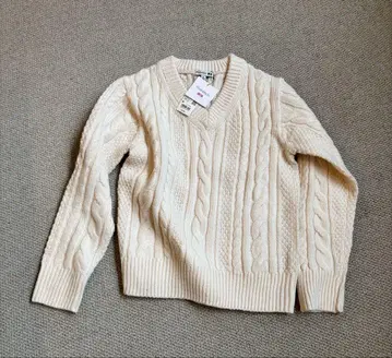 새상품 유니클로 UNIQLO JWA 케이블 V넥 스웨터 M 화이트