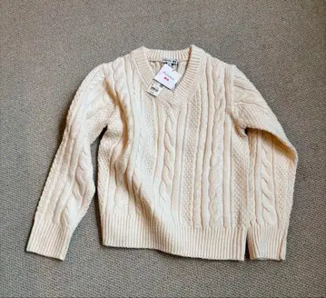새상품 유니클로 UNIQLO JWA 케이블 V넥 스웨터 M 화이트