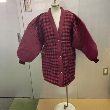 빨간색과 검은색 체크 무늬 도테라