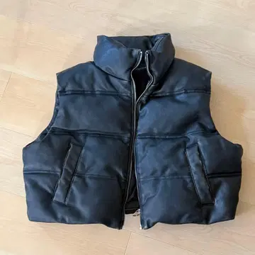 ZARA 비건 가죽 다운 베스트