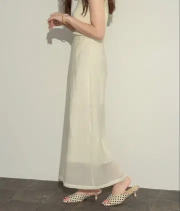 NEUNA 레이어드 시어 랩스커트