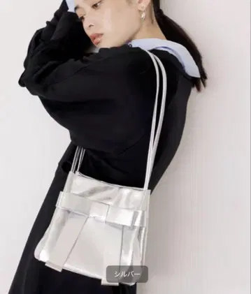 [ web 한정판 ] vis 실버 메탈릭 리본 숄더 백