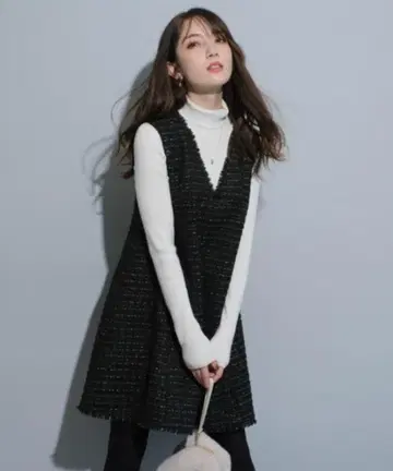 컨디션 최상 아푸와이저 리셰 플레어 트위드 점프 스커트 라메 블랙