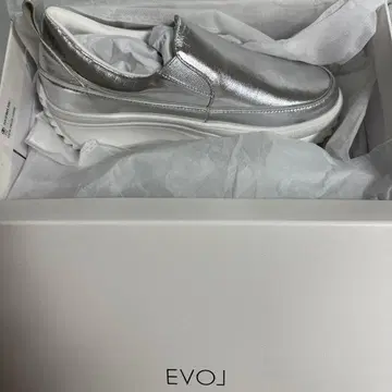 EVOL 스니커즈 M 사이즈 미사용 새상품 실버