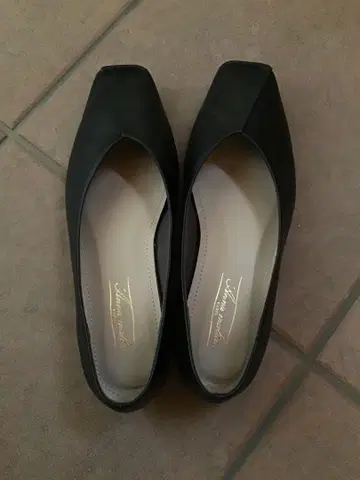 플랫슈즈 천연 가죽 안나 마리아 ANNA MALIA V컷 토