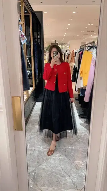 LOULOU WILLOUGHBY 빨간색 자켓과 블랙 스커트 세트