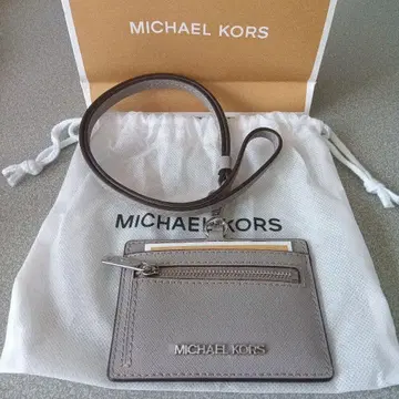 MICHAEL KORS 그레이 패스 케이스
