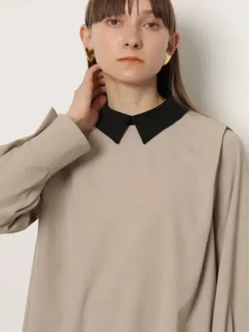 새상품 카듀네 카와카미 모모코 콜라보 카라 블라우스