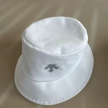 DESCENTE 화이트 버킷햇
