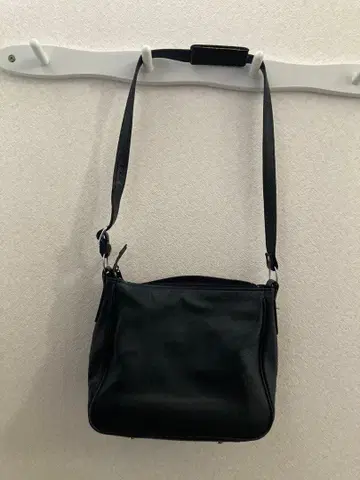 블랙 가죽 숄더백