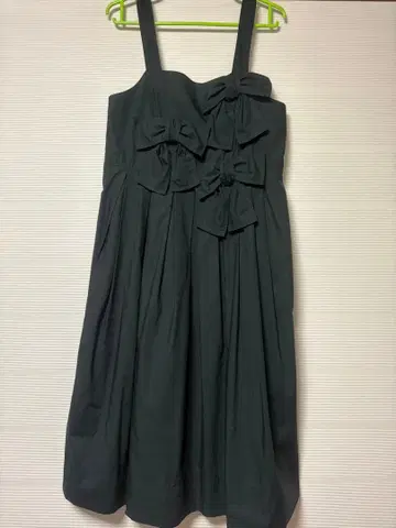 Front ribbon strap dress