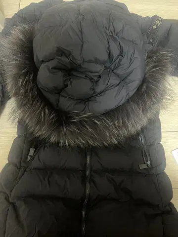 TATRAS 블랙 다운 자켓 후드 부착