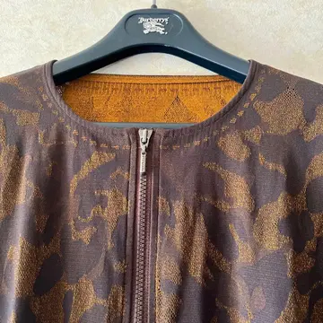 EVEX 레오파드 무늬 집업 노카라 가디건