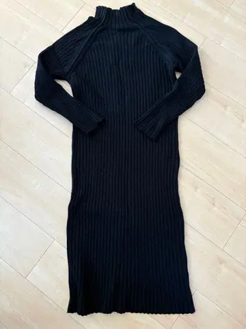 블랙 리브 니트 원피스