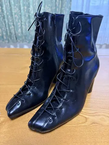 AMERI 블랙 레이스업 부츠