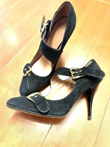 쥬세페 자노티 블랙 스웨이드 하이힐